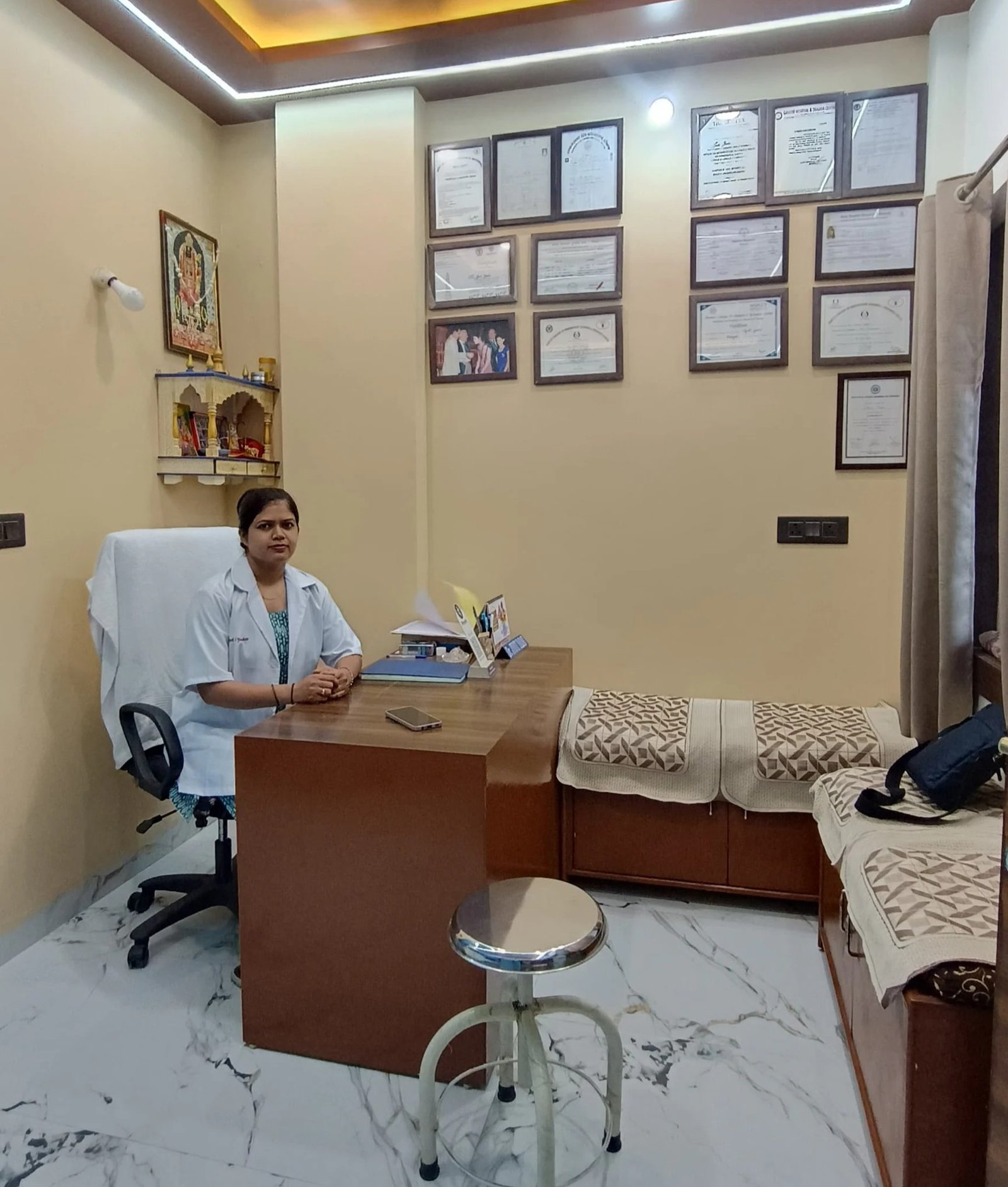 Dr. Jyoti treating patient